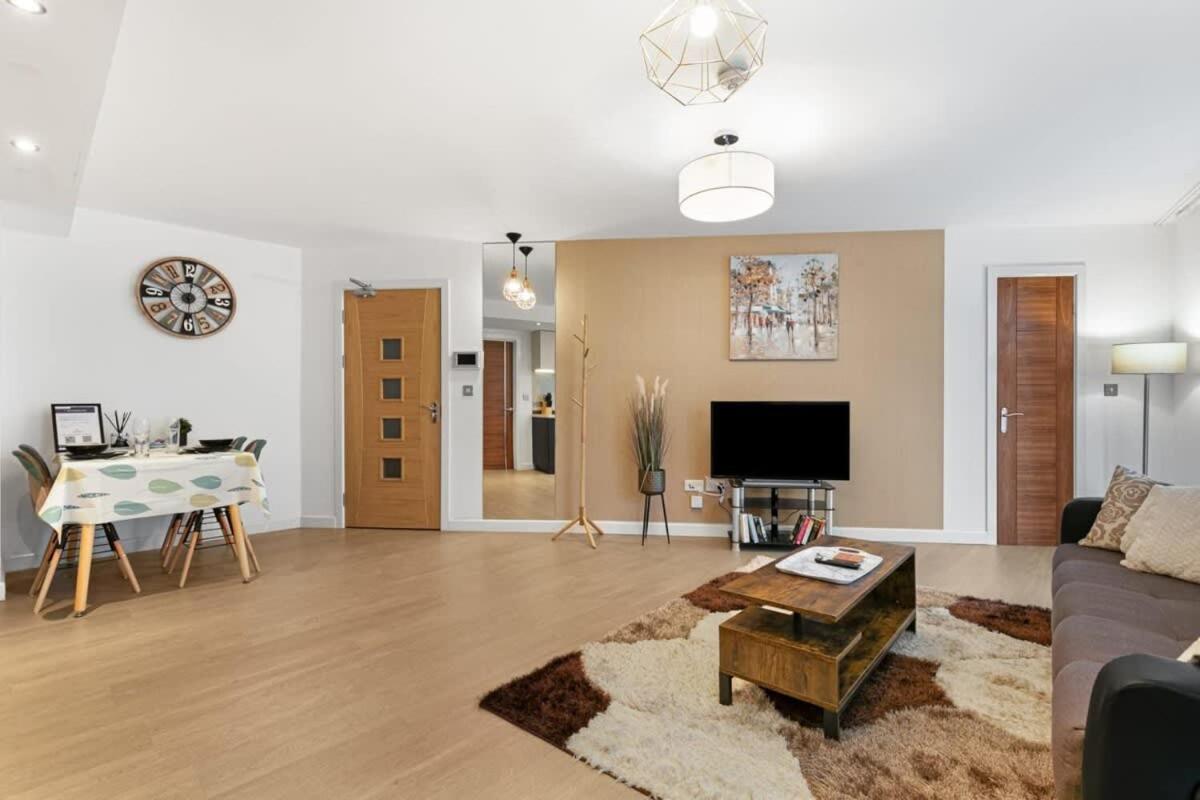 Modern 1 Bedroom Apartment In Woking Town Centre Εξωτερικό φωτογραφία