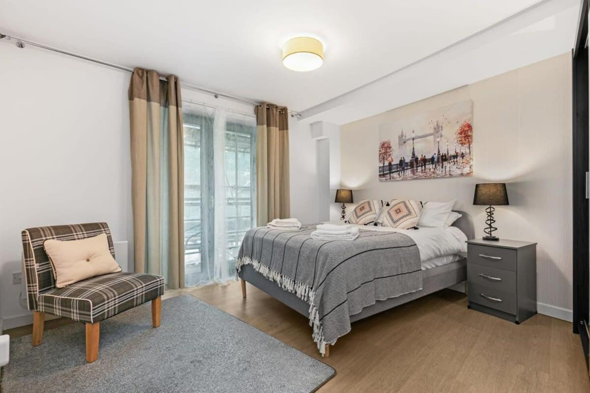 Modern 1 Bedroom Apartment In Woking Town Centre Εξωτερικό φωτογραφία
