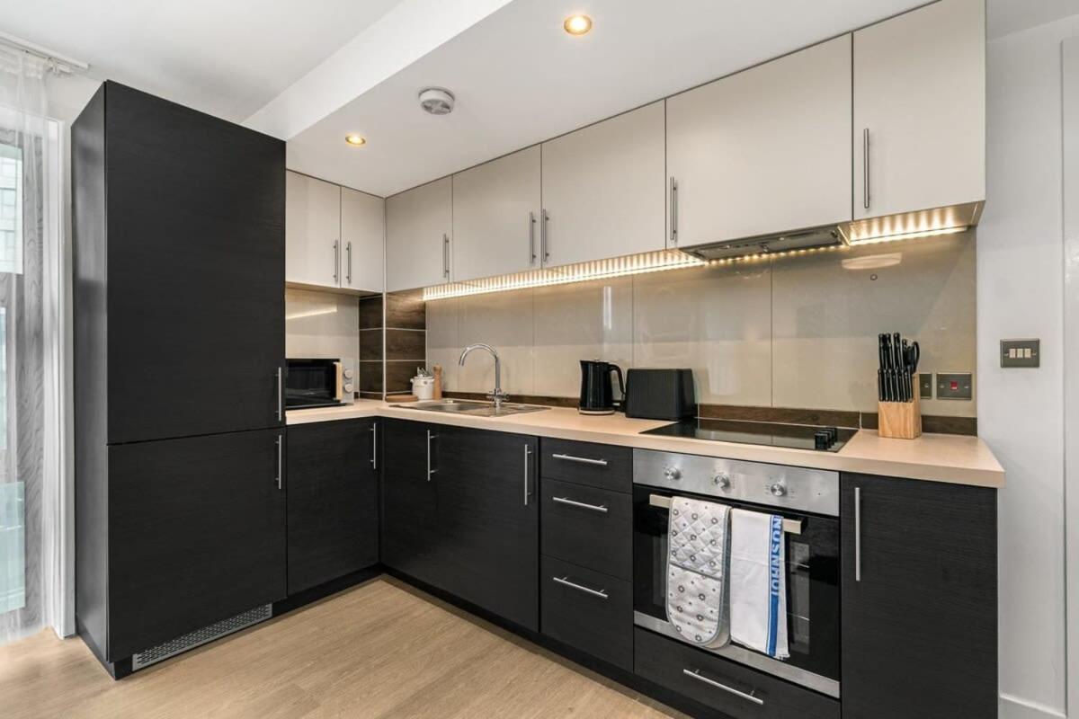 Modern 1 Bedroom Apartment In Woking Town Centre Εξωτερικό φωτογραφία