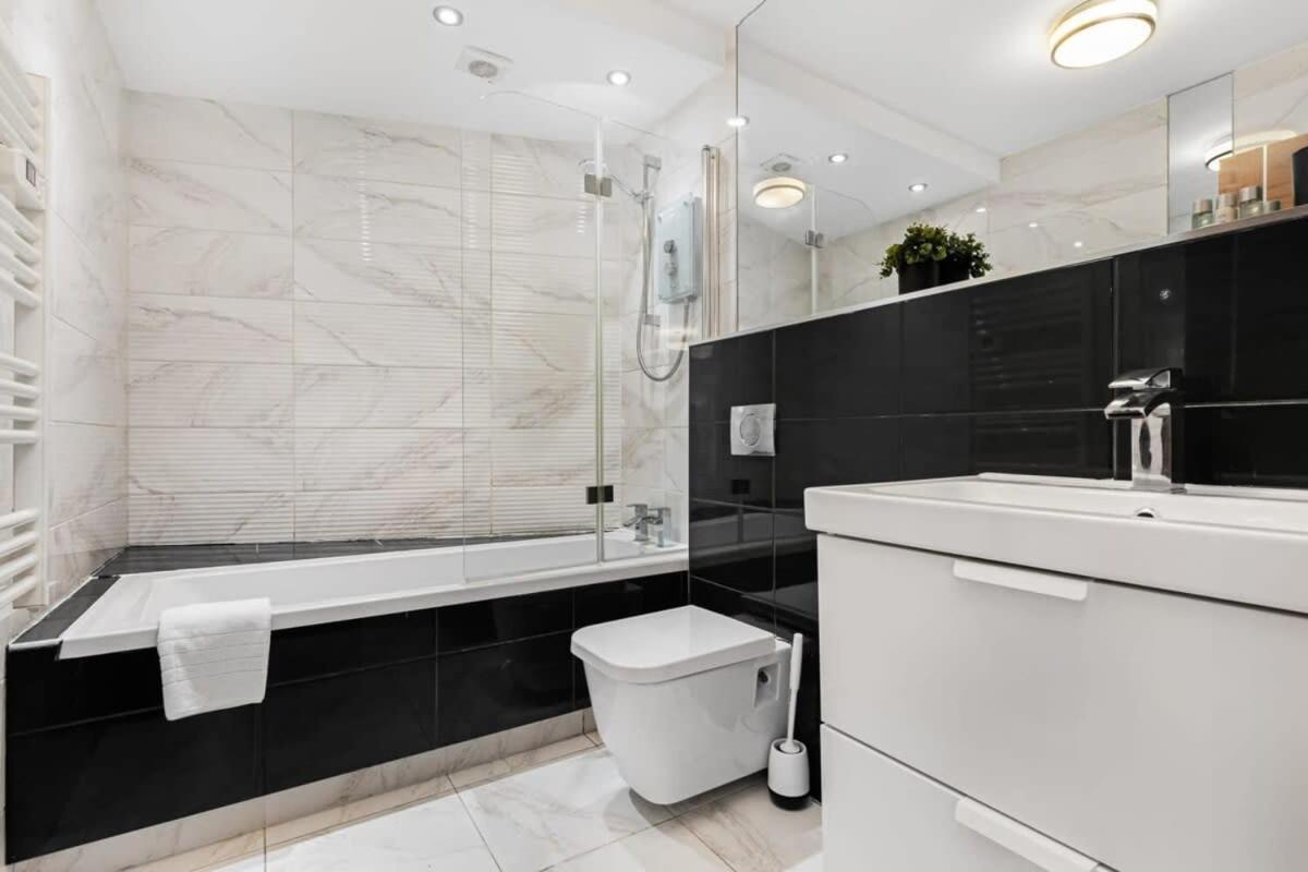 Modern 1 Bedroom Apartment In Woking Town Centre Εξωτερικό φωτογραφία
