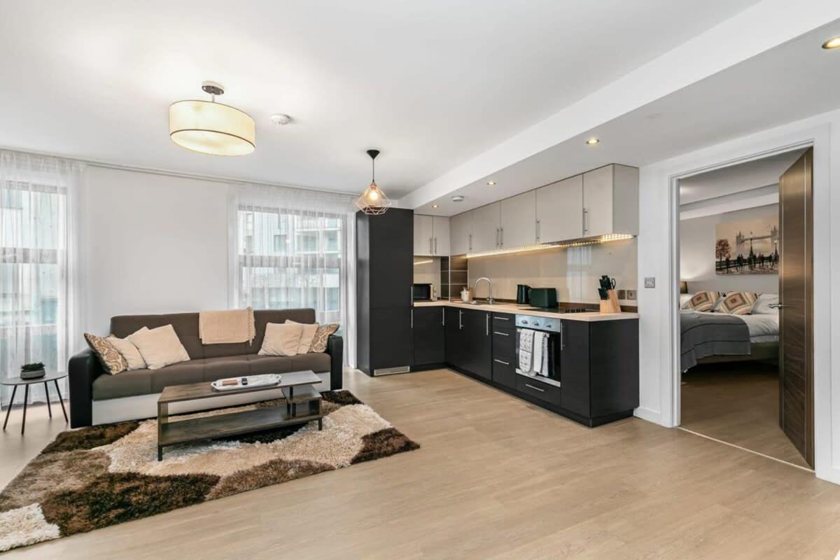 Modern 1 Bedroom Apartment In Woking Town Centre Εξωτερικό φωτογραφία